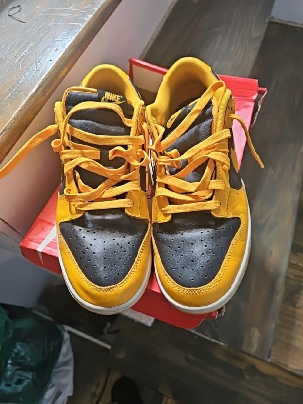 Nike Kids Black and Yellow Low-Top Sneakers